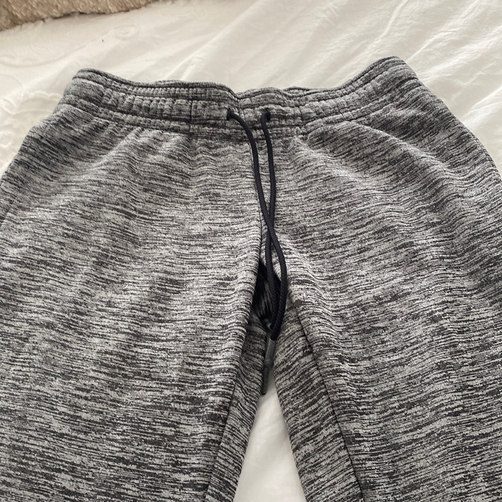 Under armor sweat pants size small gray